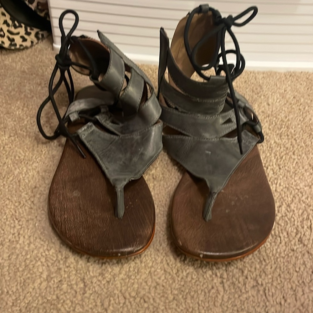 Roan sandal. Size 8.5